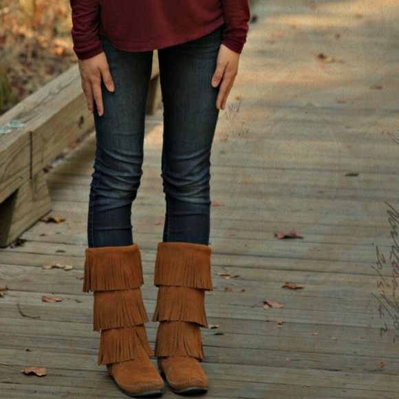 Minnetonka 3 Layer Fringe Boot Brown Suede - Picture 12 of 12